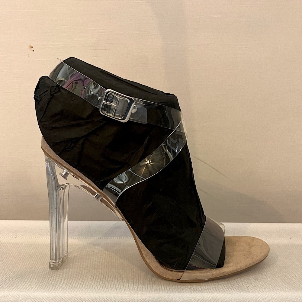 Fashion Nova Invisible Love size 7.5